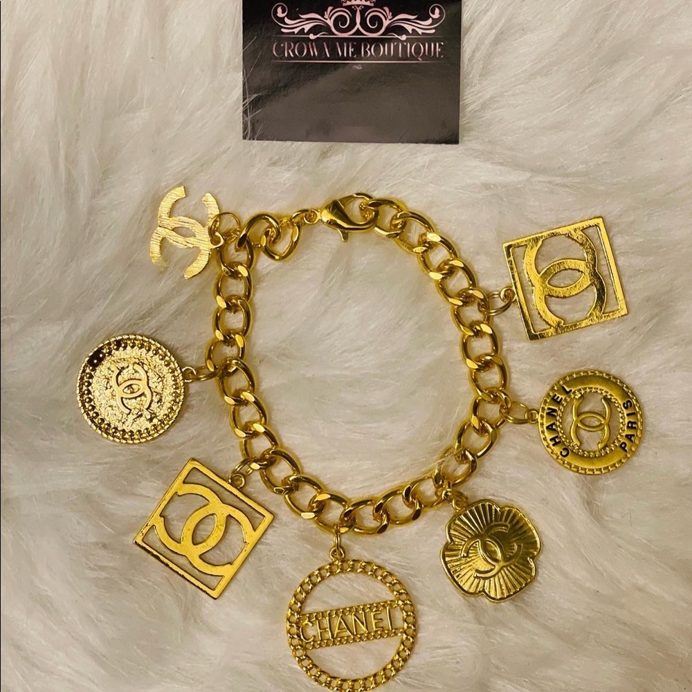 Goldy charm bracelet